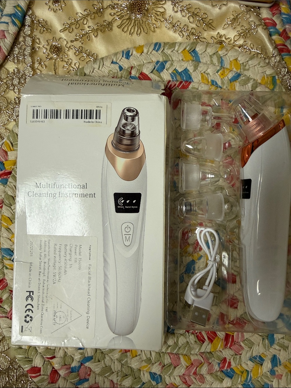 White & Gold Multifunctional Pore Cleaner - Portable Facial Suction